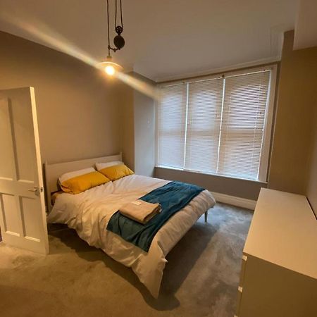 Spacious 2-Bed Apartment Londres Exterior foto